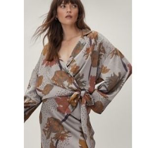 NASTY GAL Grey Silver Floral Print Pajama Office Silk Wrap Top 6
